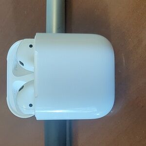 🎧 Apple AirPods (1st Generation)